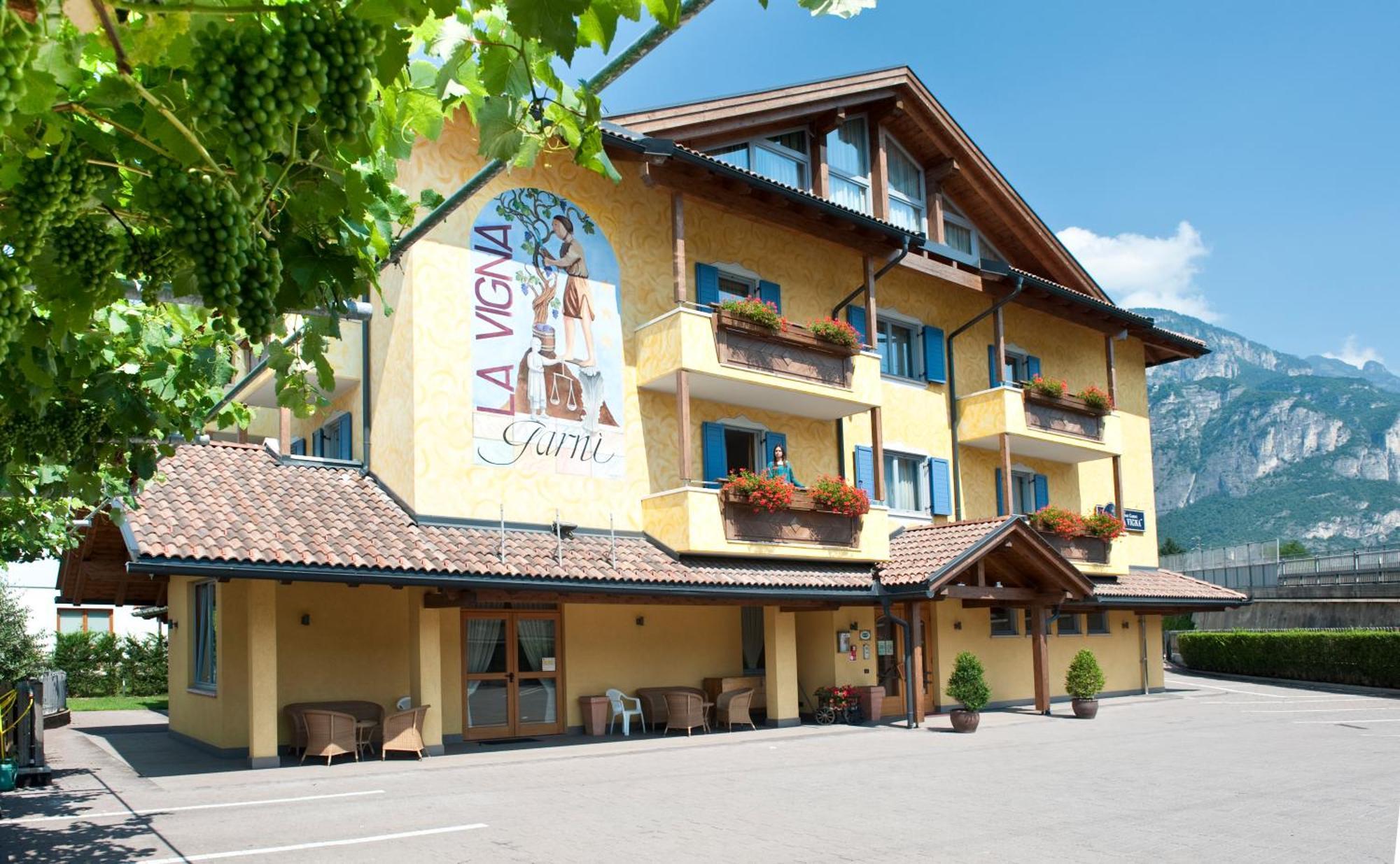 Hotel Garni La Vigna - Adult Friendly San Michele allʼAdige Kültér fotó