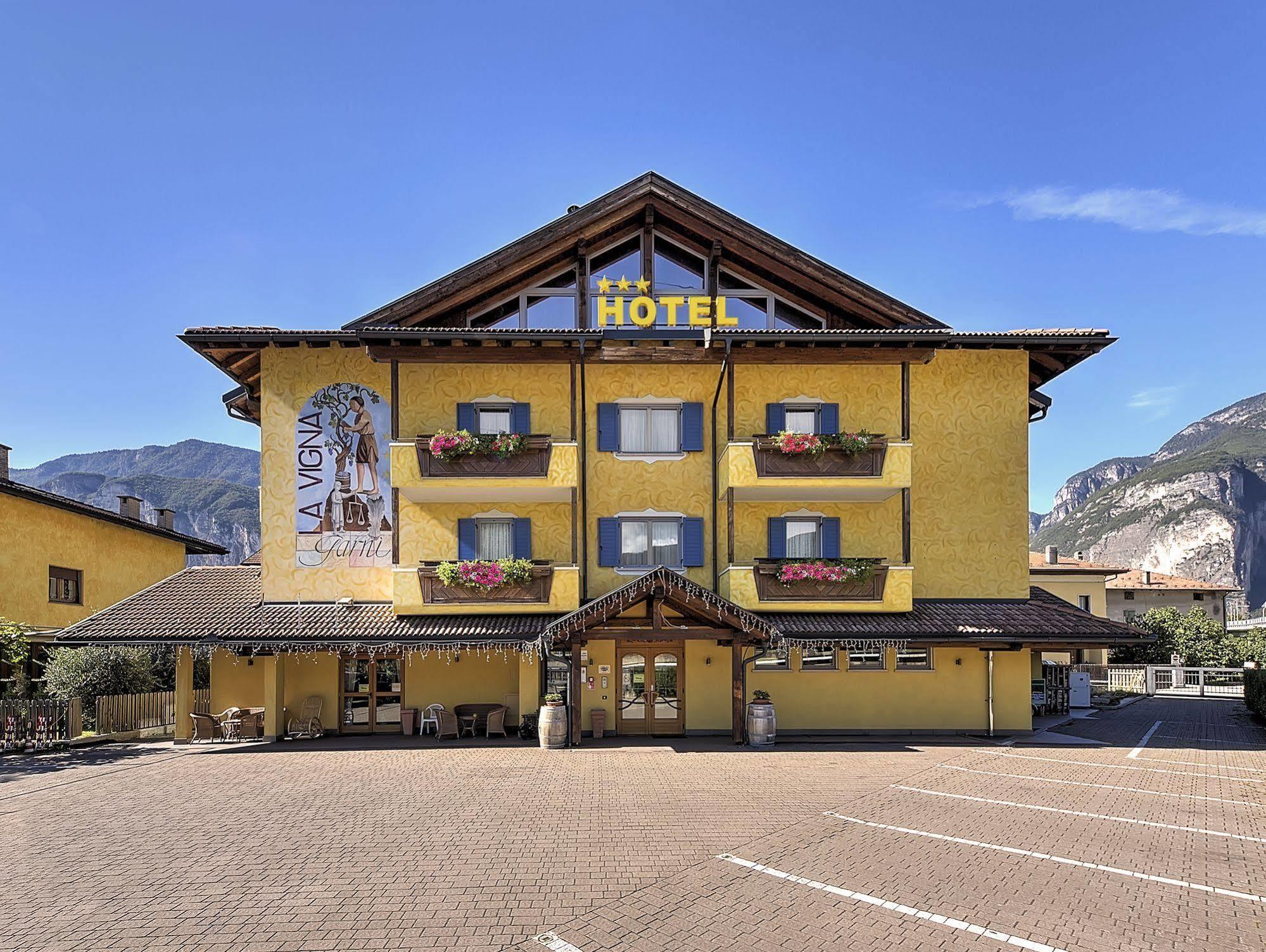 Hotel Garni La Vigna - Adult Friendly San Michele allʼAdige Kültér fotó