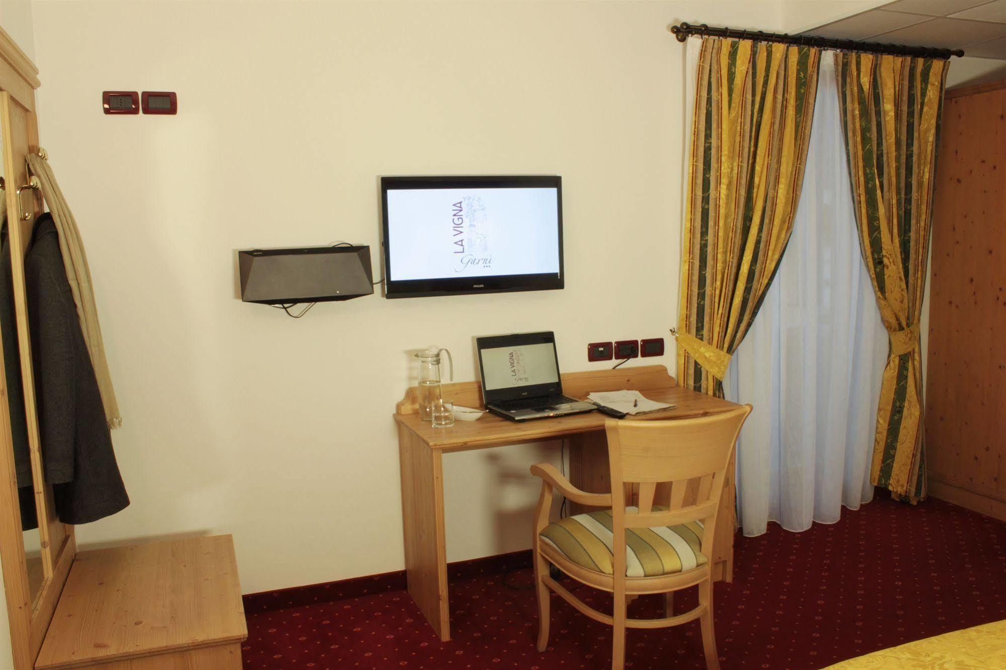 Hotel Garni La Vigna - Adult Friendly San Michele allʼAdige Kültér fotó
